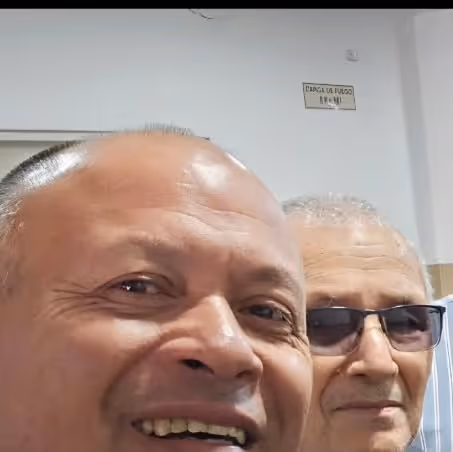 El Dr. Sergio Scarola con Ricardo al salir del debate oral en los Tribunales del Trabajo de Lomas de Zamora